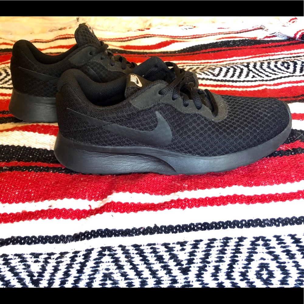 Nike tennis shoes